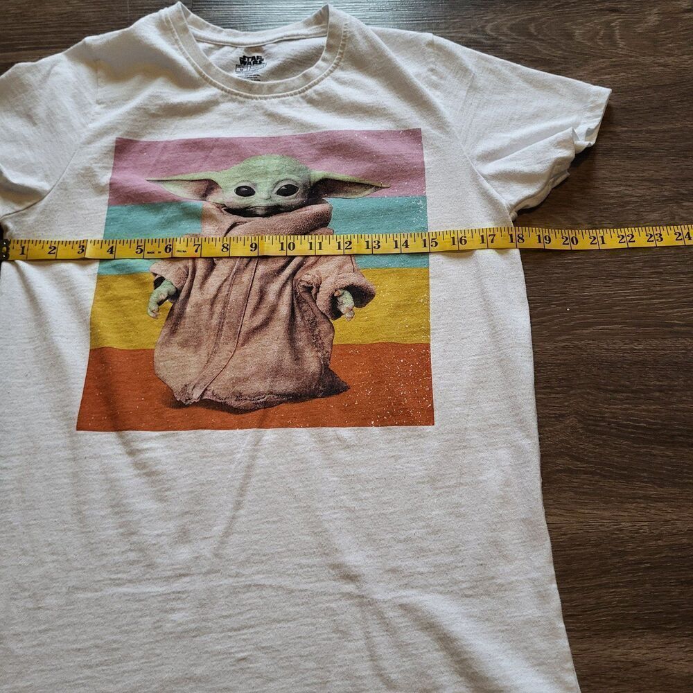Star Wars Baby Yoda Grogu Graphic Screen Print Shirt Men's Size Medium - Picture 4 of 5
